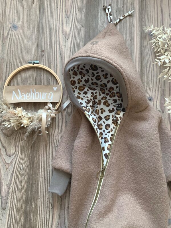 Walkoverall Sand Leo Detail