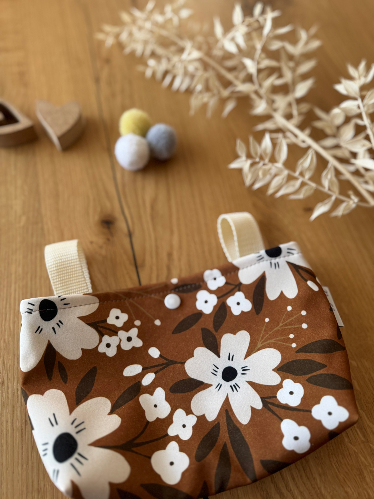 Lenkertasche Blüten Braun – Bild 2
