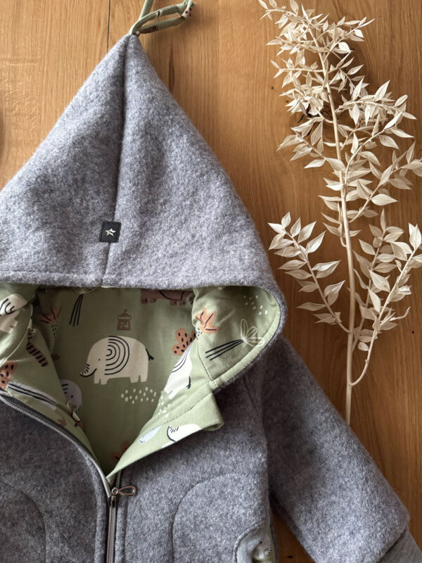 Walkjacke Mittelgrau mit Elefanten Gr.74 – Bild 2