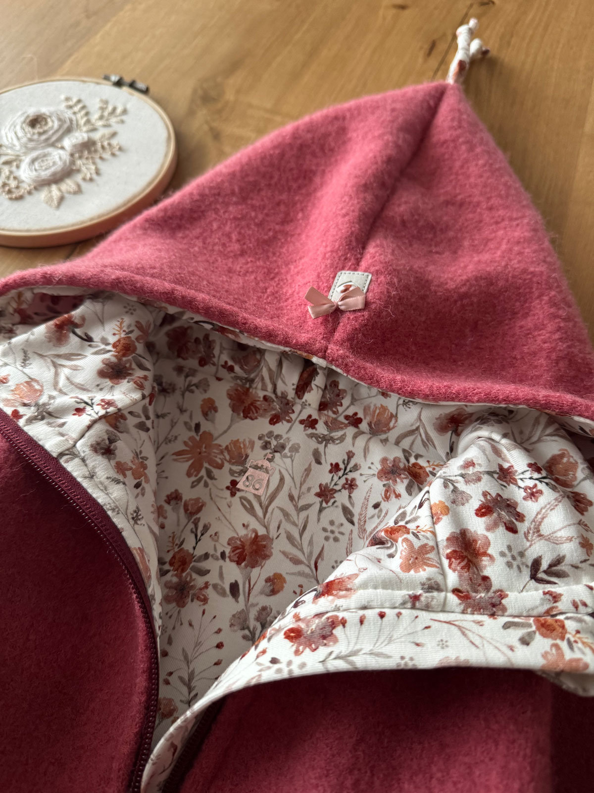 Walkjacke Zimtbeere mit Herbstblumen Gr.86 – Bild 2