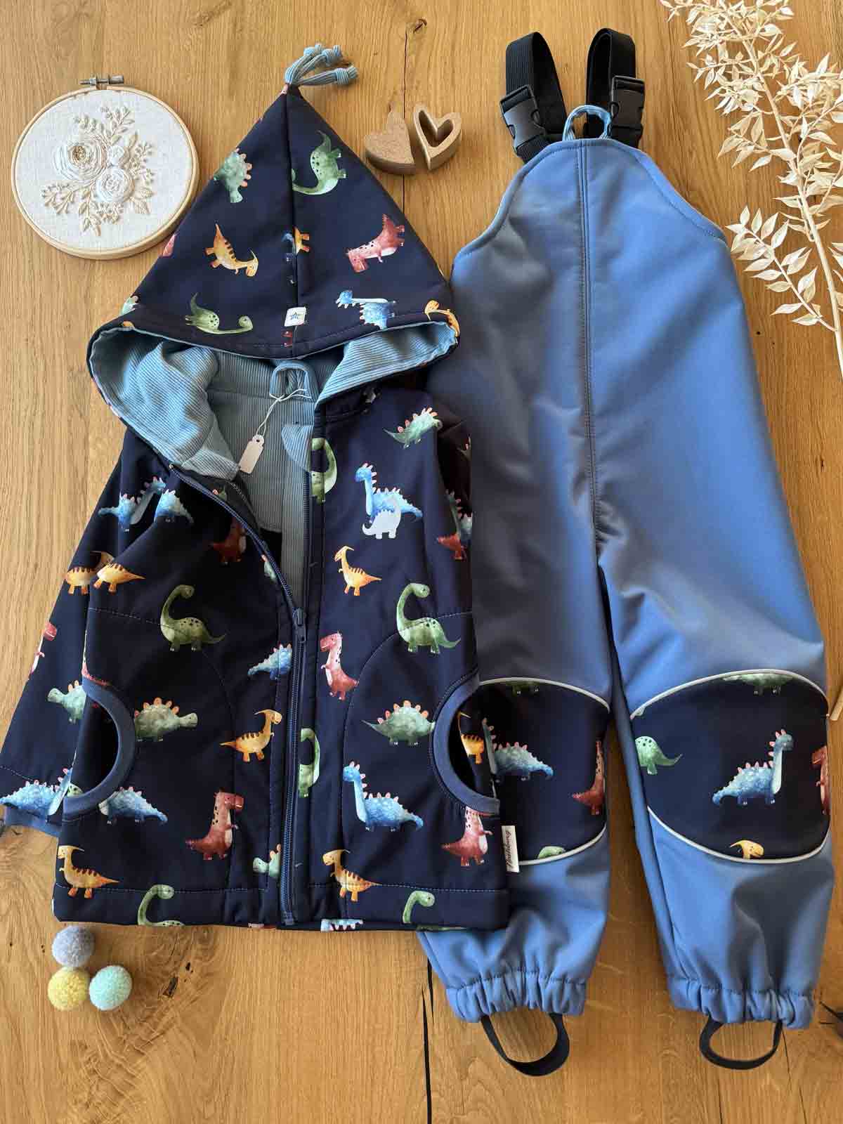 Softshellset Dino Kinder mit blauer Matschhose