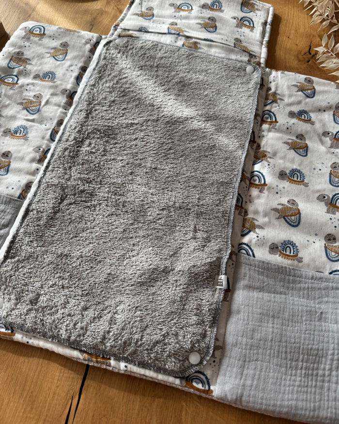 Wickeltasche VIKI Hellgrau Schildkröten – Bild 3