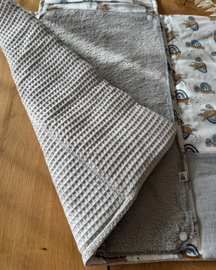 Wickeltasche VIKI Hellgrau Schildkröten – Bild 4