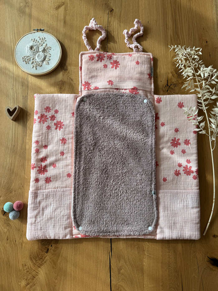 Wickeltasche VIKI Zartrosa Blumen – Bild 2