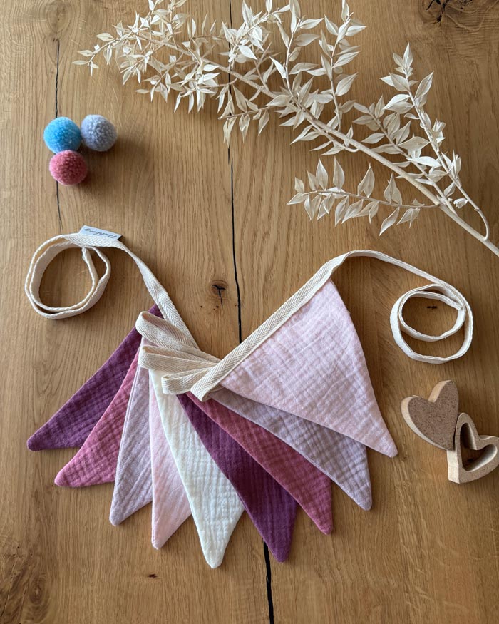 Wimpelkette aus Musselin in Rosa Farbtönen | Accessoires von Naehburg